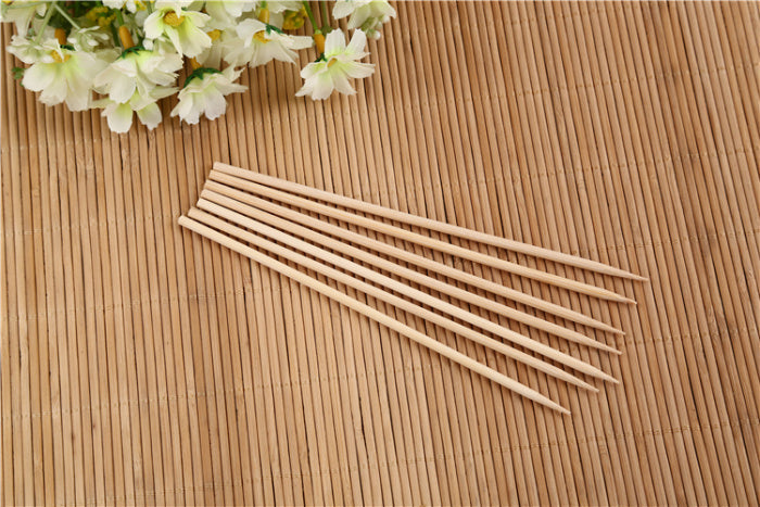 Natural Bamboo Wooden Skewers / BBQ Sticks for Barbeque and Grilling